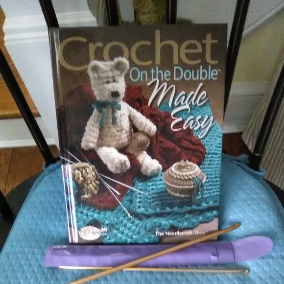 Crochet Book/2 Double Hooks - Picture 2 of 8